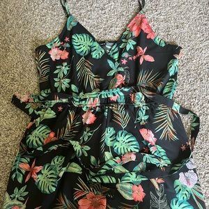 SHEIN romper never worn! 🏝️